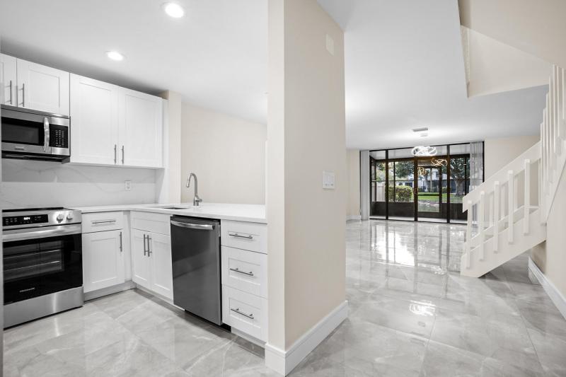  Condo & Townhome Photos