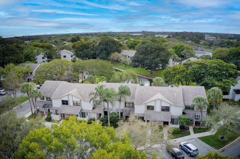  Condo & Townhome Photos