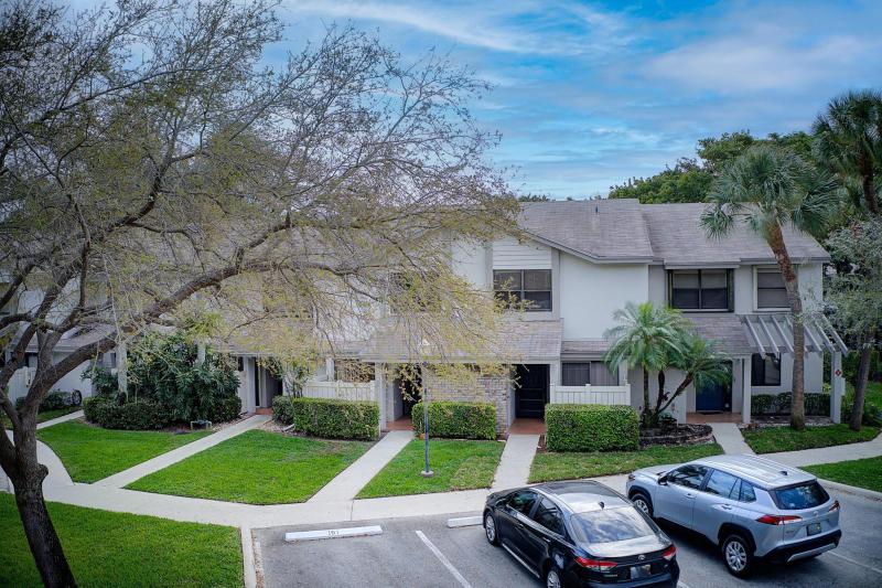  Condo & Townhome Photos