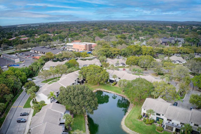  Condo & Townhome Photos