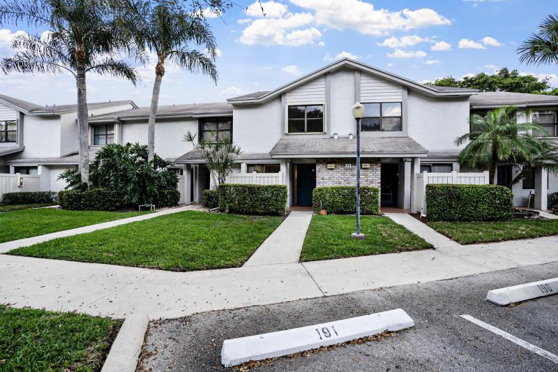  Condo & Townhome Photos