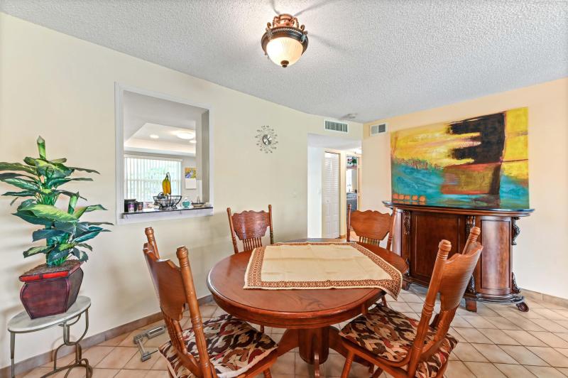  Condo & Townhome Photos