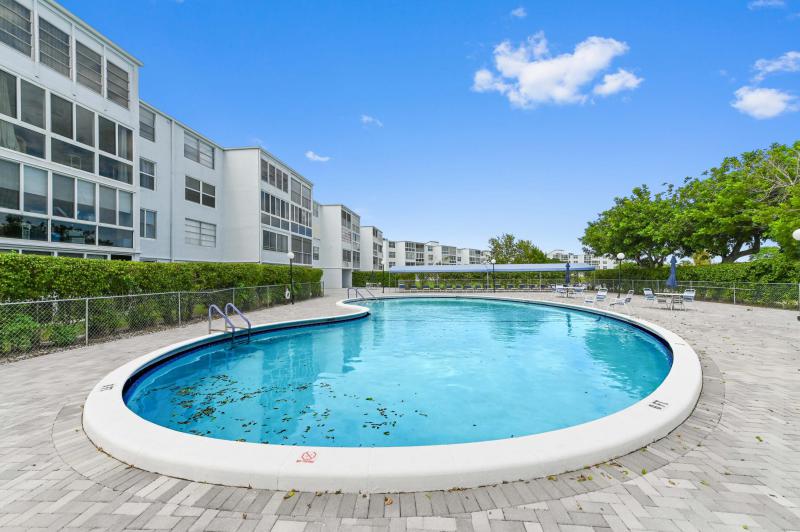  Condo & Townhome Photos