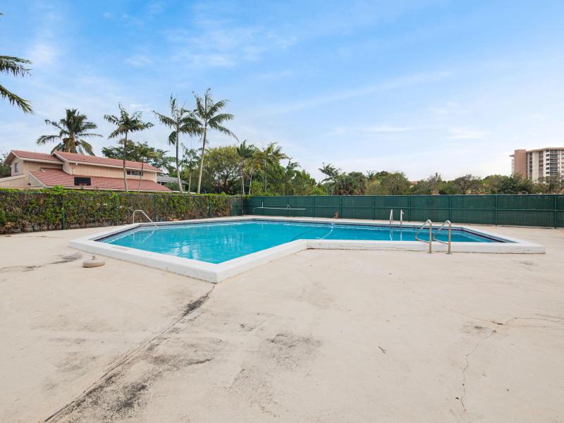  Condo & Townhome Photos
