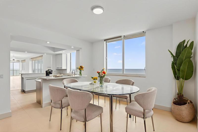  Condo & Townhome Photos