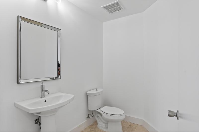  Condo & Townhome Photos