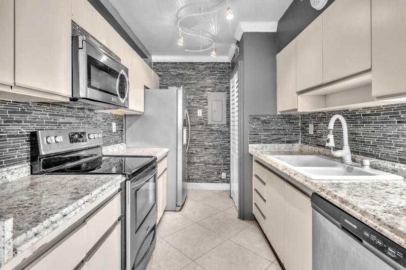 Condo & Townhome Photos