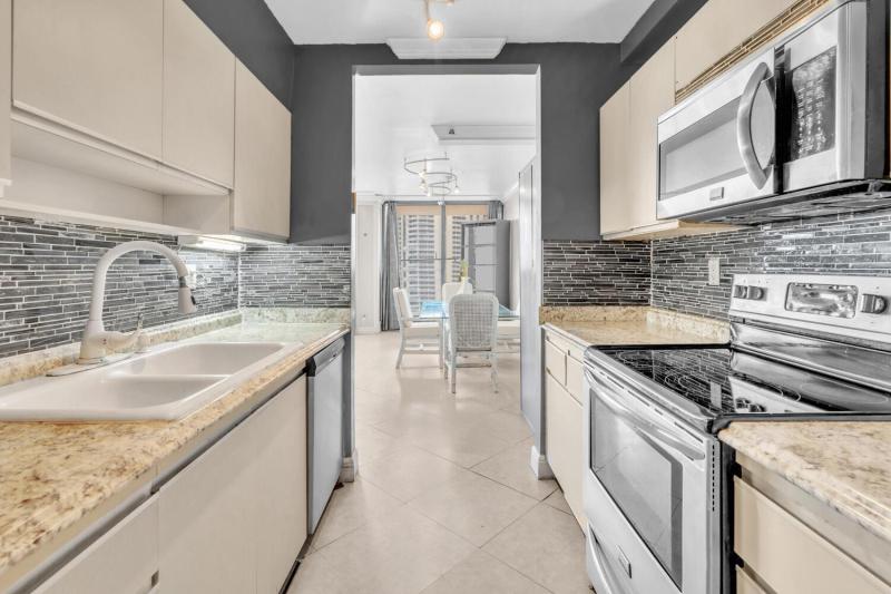 Condo & Townhome Photos