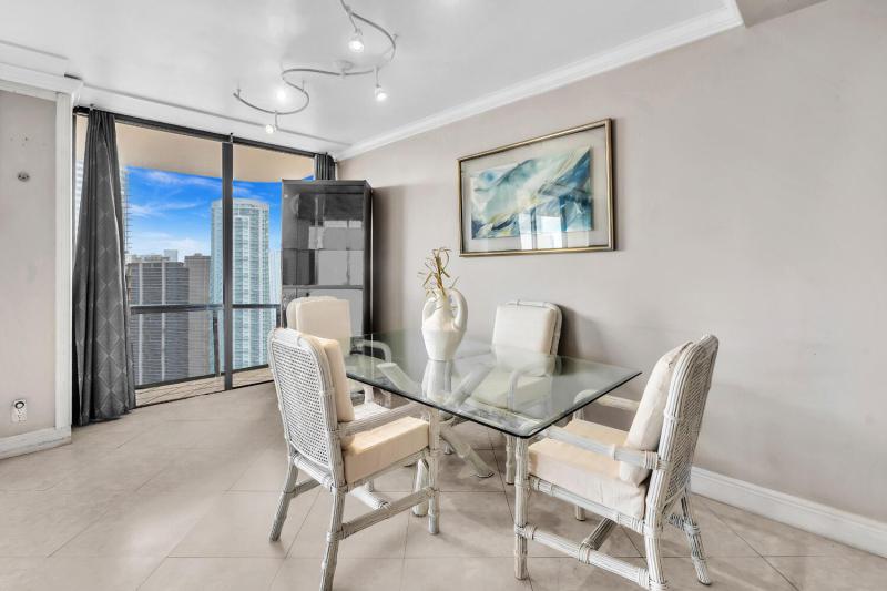  Condo & Townhome Photos