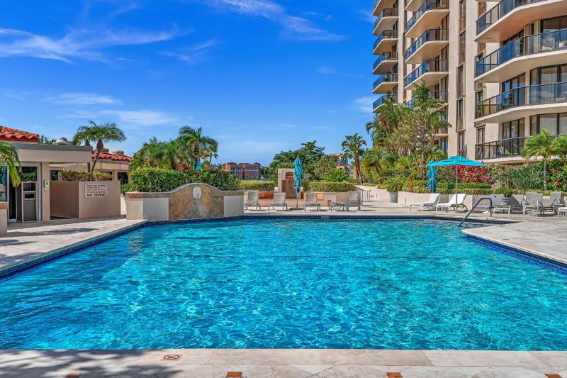  Condo & Townhome Photos
