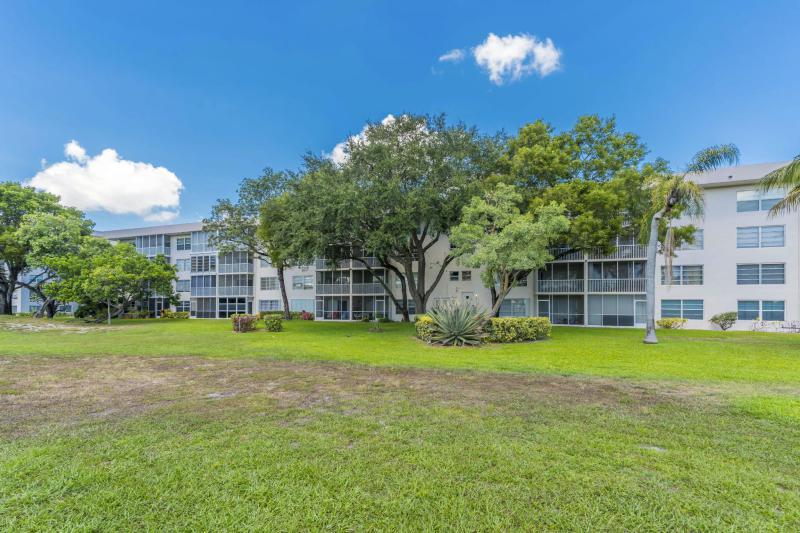  Condo & Townhome Photos