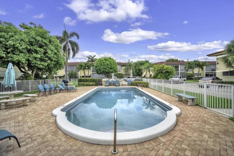  Condo & Townhome Photos
