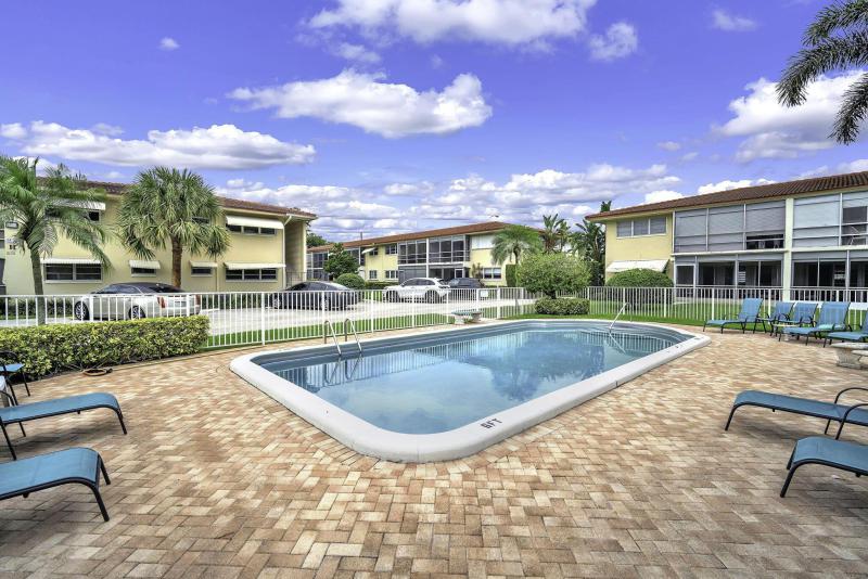  Condo & Townhome Photos