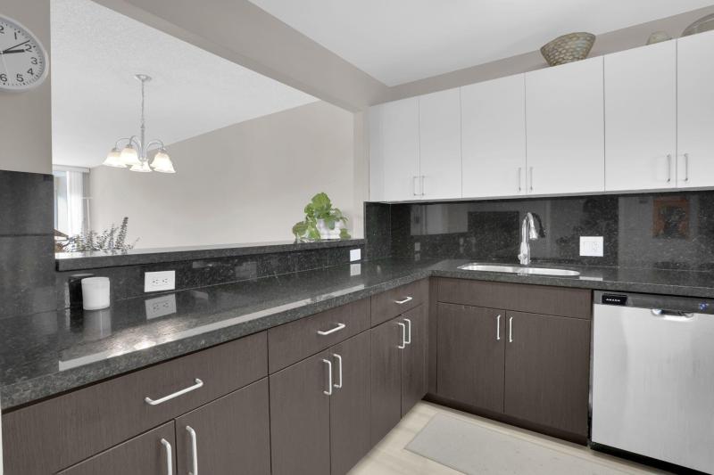  Condo & Townhome Photos