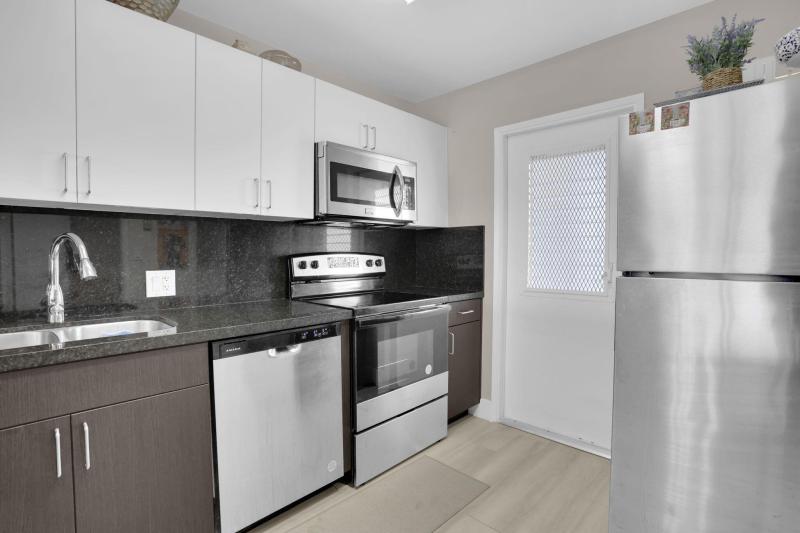  Condo & Townhome Photos