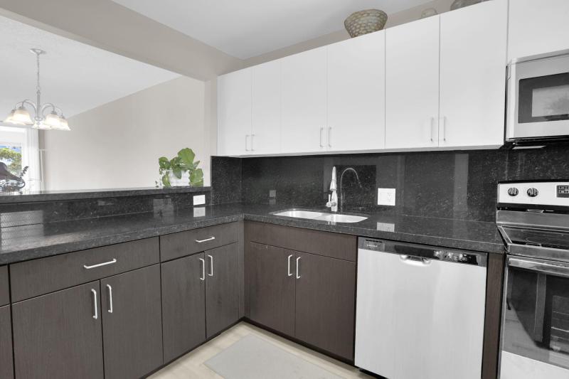  Condo & Townhome Photos