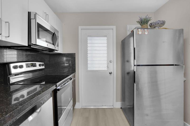  Condo & Townhome Photos