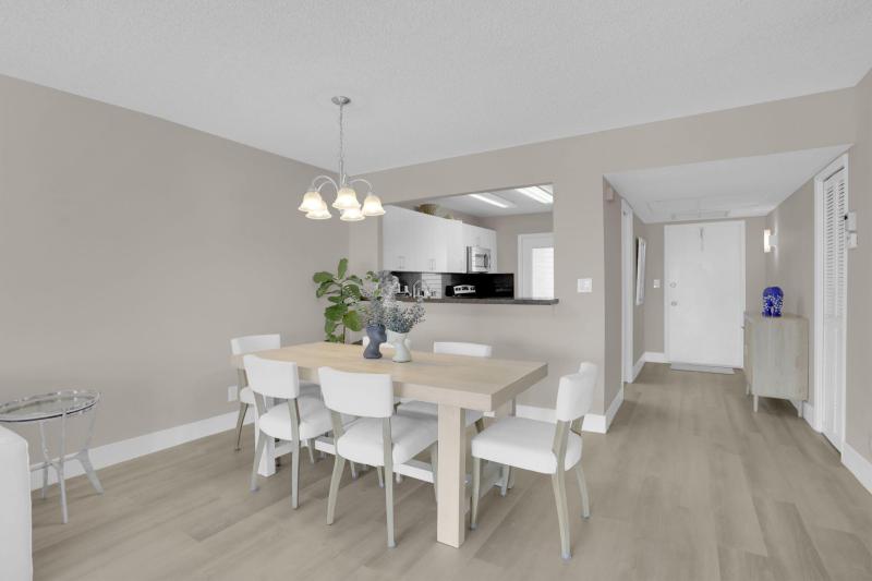  Condo & Townhome Photos