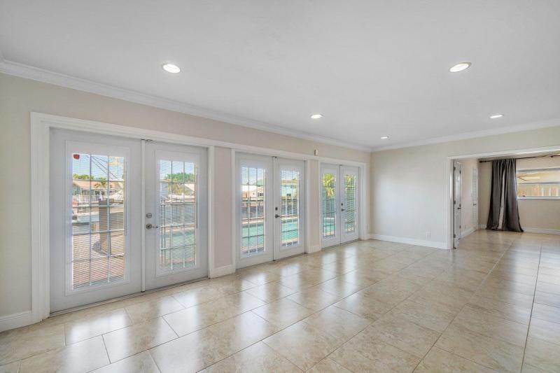  Single Family Homes Photo 10:  Deerfield Beach,  FL 33441