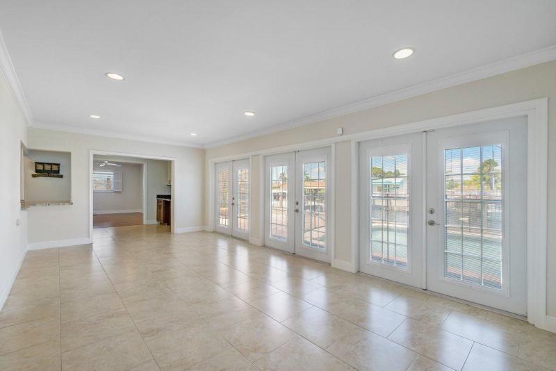  Single Family Homes Photo 11:  Deerfield Beach,  FL 33441