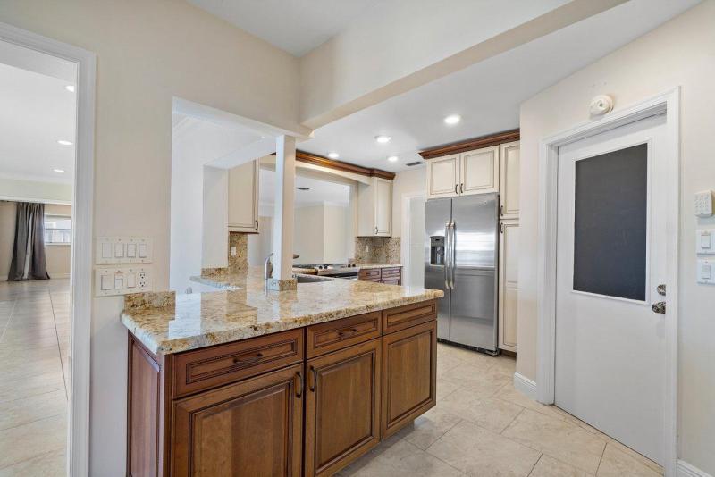  Single Family Homes Photo 15:  Deerfield Beach,  FL 33441