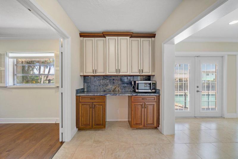  Single Family Homes Photo 17:  Deerfield Beach,  FL 33441