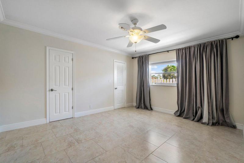  Single Family Homes Photo 19:  Deerfield Beach,  FL 33441