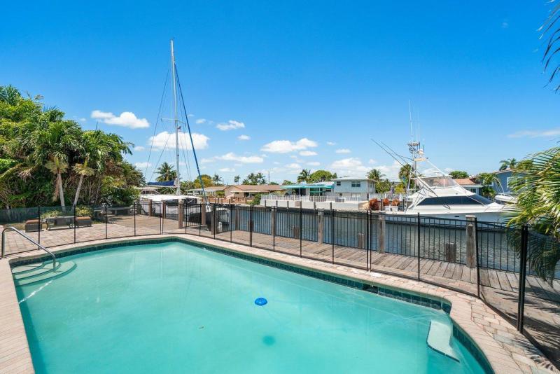  Single Family Homes Photo 28:  Deerfield Beach,  FL 33441