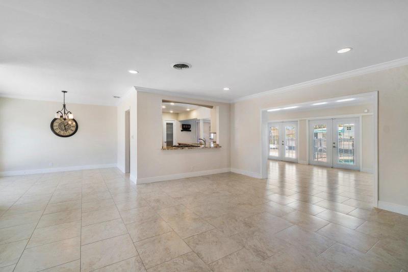  Single Family Homes Photo 5:  Deerfield Beach,  FL 33441