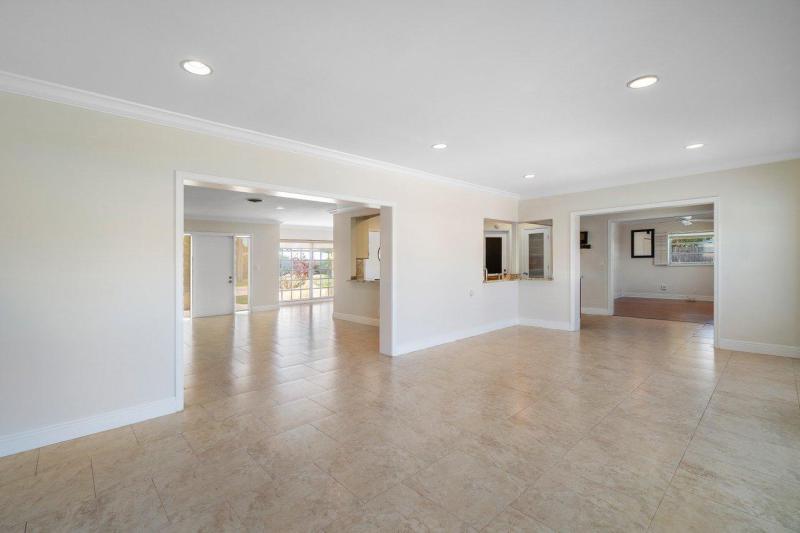  Single Family Homes Photo 9:  Deerfield Beach,  FL 33441