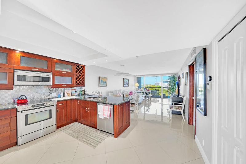  Condo & Townhome Photos