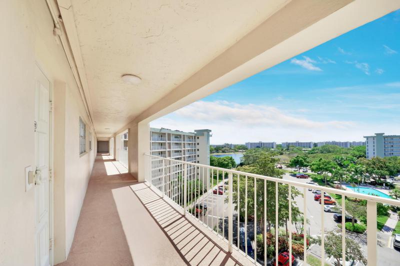  Condo & Townhome Photos