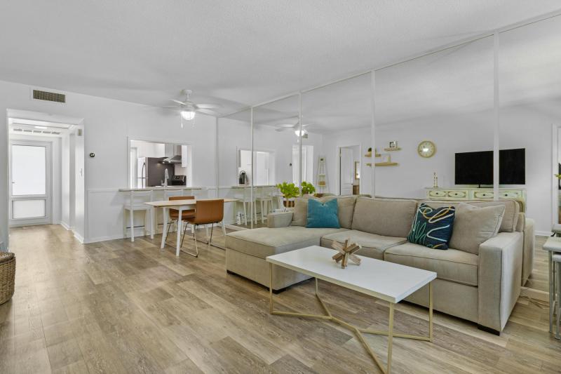  Condo & Townhome Photos
