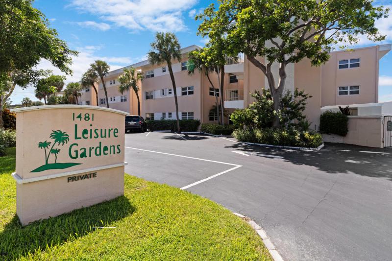  Condo & Townhome Photos