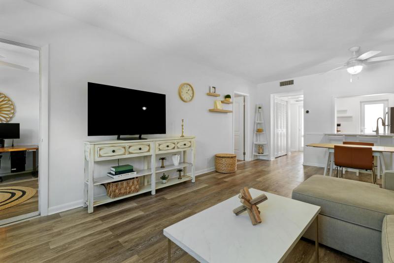  Condo & Townhome Photos