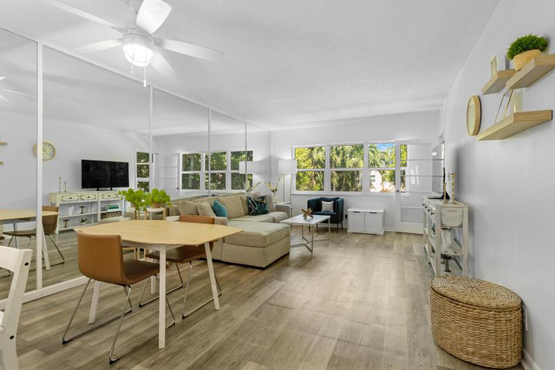  Condo & Townhome Photos