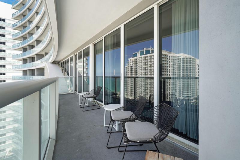  Condo & Townhome Photos