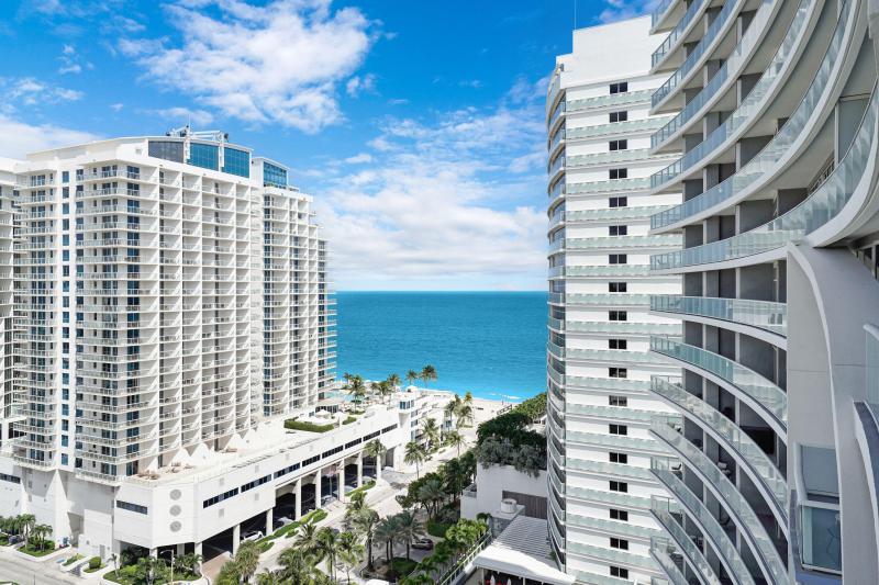  Condo & Townhome Photos
