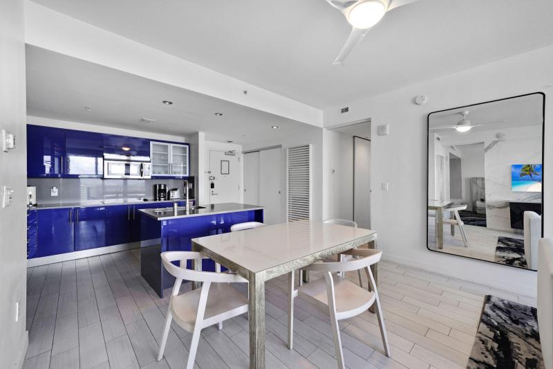  Condo & Townhome Photos