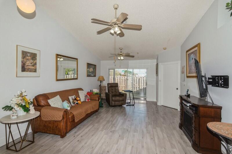  Condo & Townhome Photos
