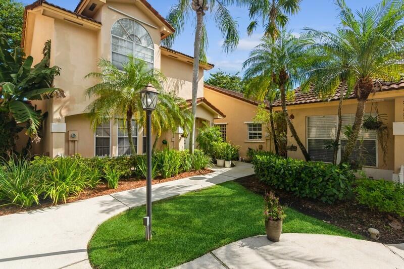  Condo & Townhome Photos