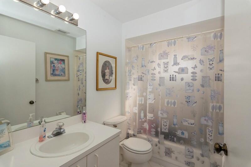  Condo & Townhome Photos