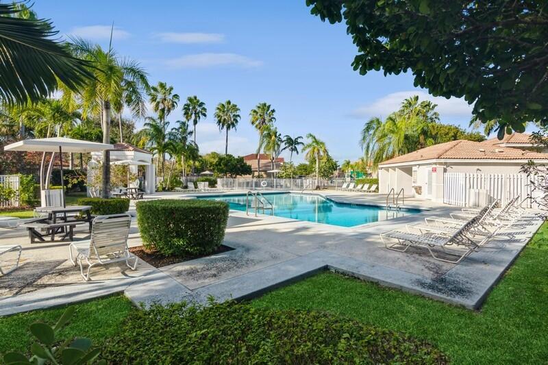  Condo & Townhome Photos