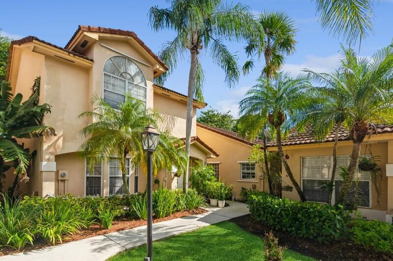  Condo & Townhome Photos