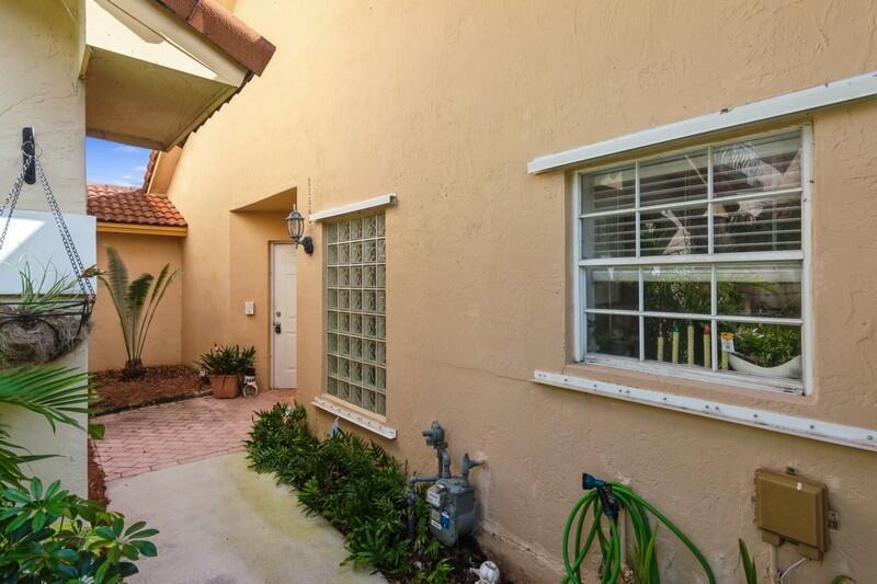 Condo & Townhome Photos