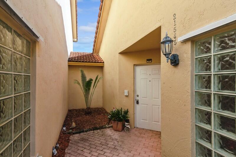  Condo & Townhome Photos