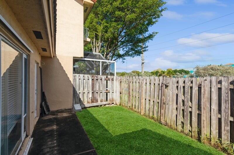  Condo & Townhome Photos