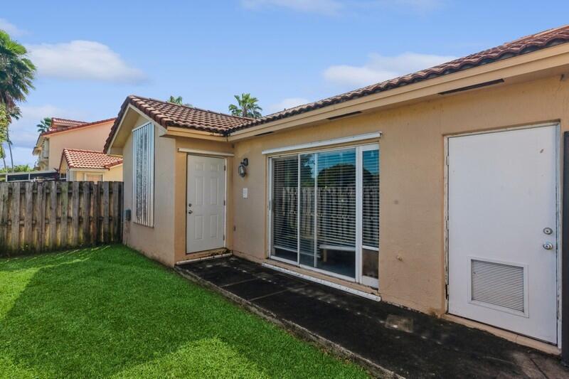  Condo & Townhome Photos