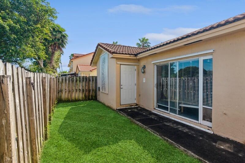 Condo & Townhome Photos