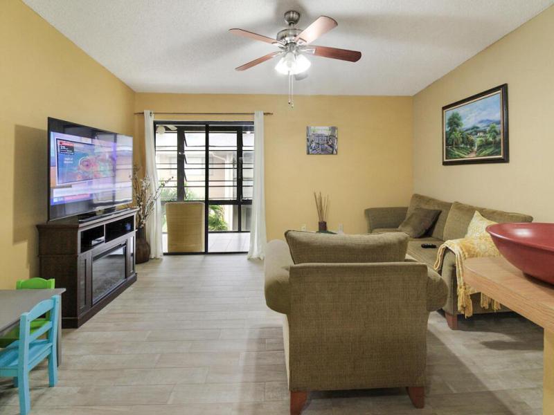  Condo & Townhome Photos